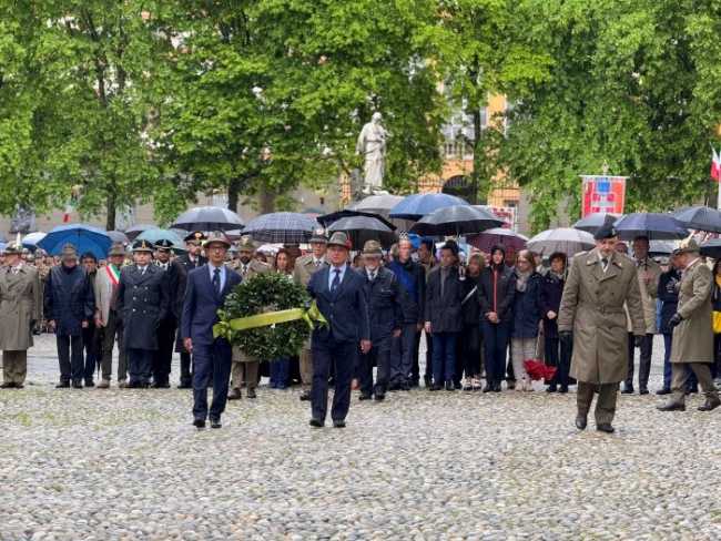 adunata biella alzabandiera