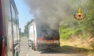 camion a fuoco biella vigili del fuoco