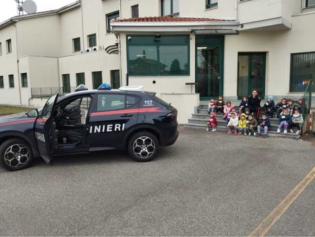 carabinieri visita scuola