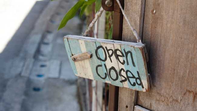 cartello aperto chiuso