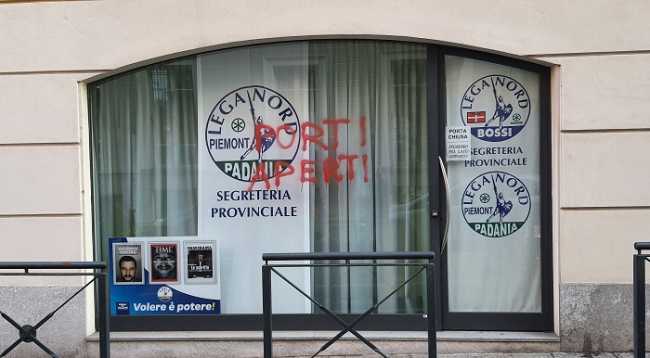 lega nord imbrattata