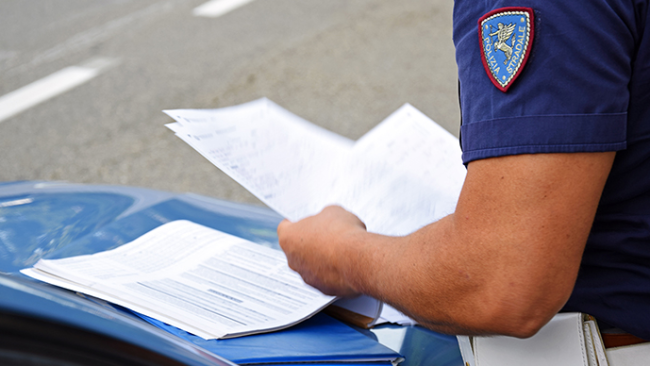 polizia cruscotto documenti multa