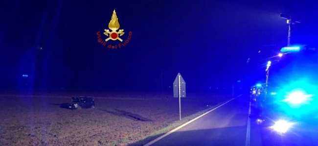 vigili del fuoco incidente notte campo