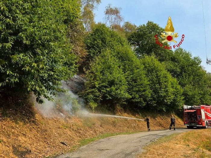 Continua a bruciare il Monte Barone